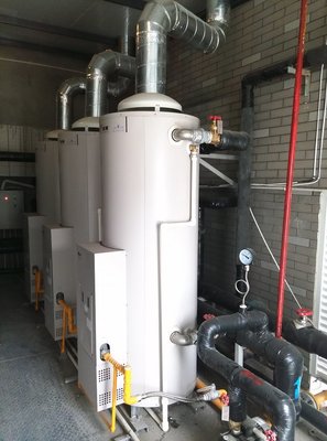 3台338-356并联直供精确供水，标准安装3